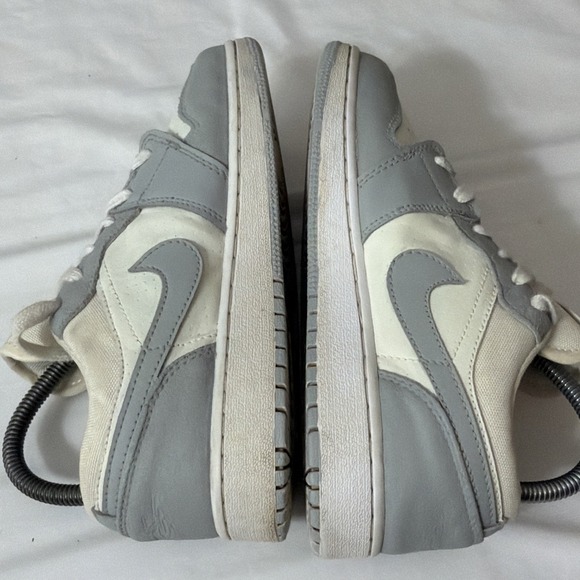 Nike Air Jordan 1 Low Paris Sneakers Shoes Women's Size 7 White Grey Athletic - Picture 6 of 16